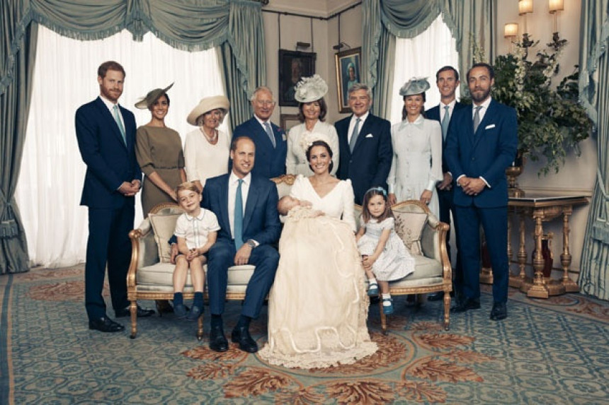 Краљевска породица објавила фотографије са крштења Луја
