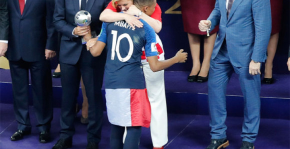 Mediji: Kolinda ''otela'' predstavu