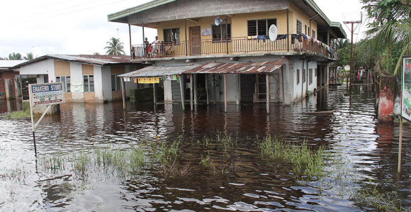 Poplave: 44 lica izgubila život