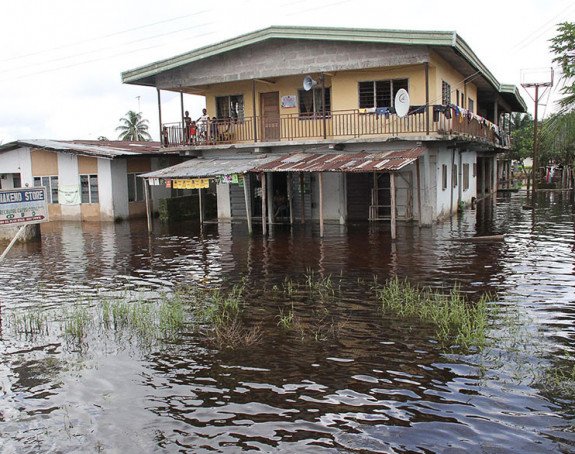 Поплаве: 44 лица изгубила живот