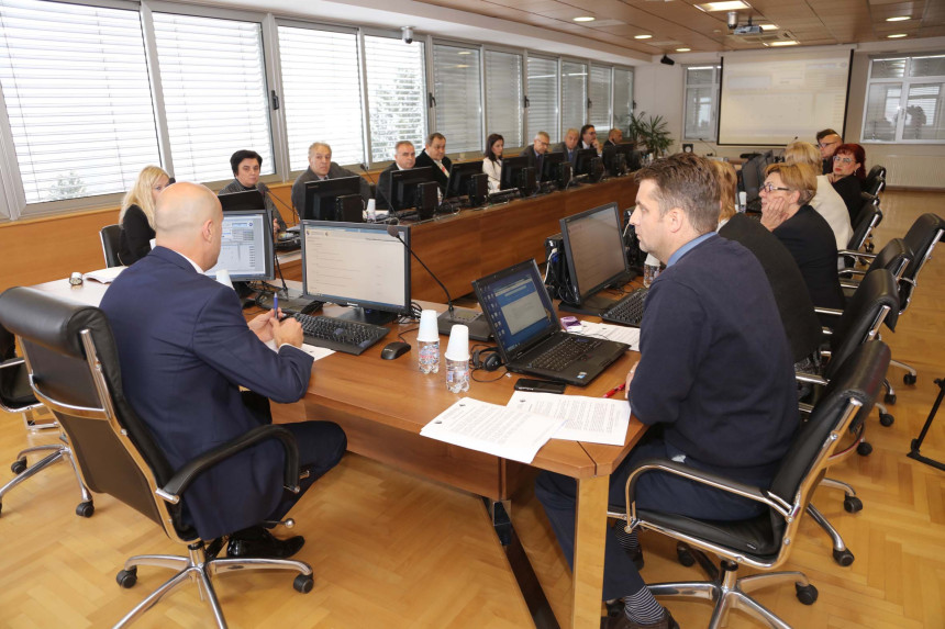 Тегелтија брани судску власт
