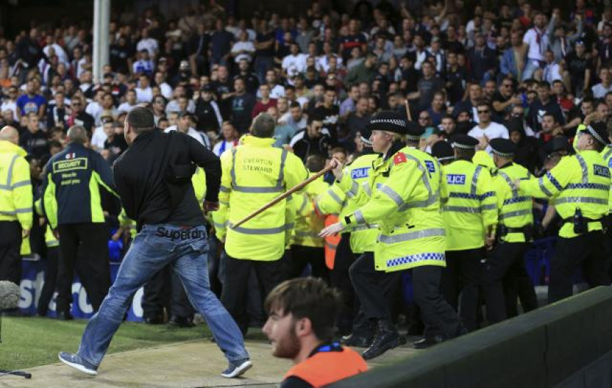 Video: ''Torcida'' izazvala prekid na Gudison Parku!