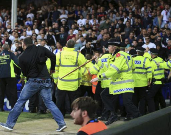 Video: ''Torcida'' izazvala prekid na Gudison Parku!