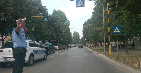 Povrijeđena žena na prelazu 