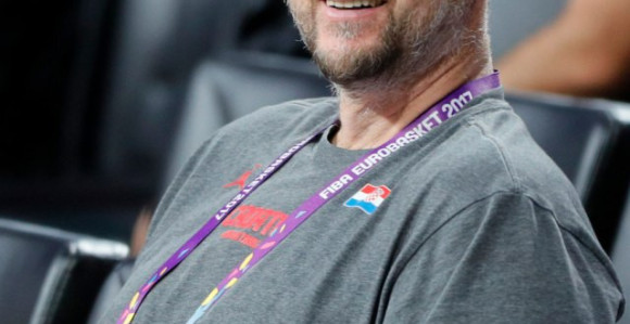 Рађа: Приђу ми три момка у мајицама Србије…