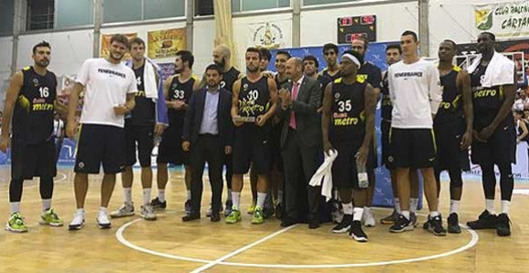 Real predstavio nov tim i dresove, ali je Fener pokvario zabavu!
