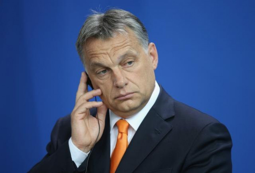 Штрахе "спасава" Виктора Орбана?