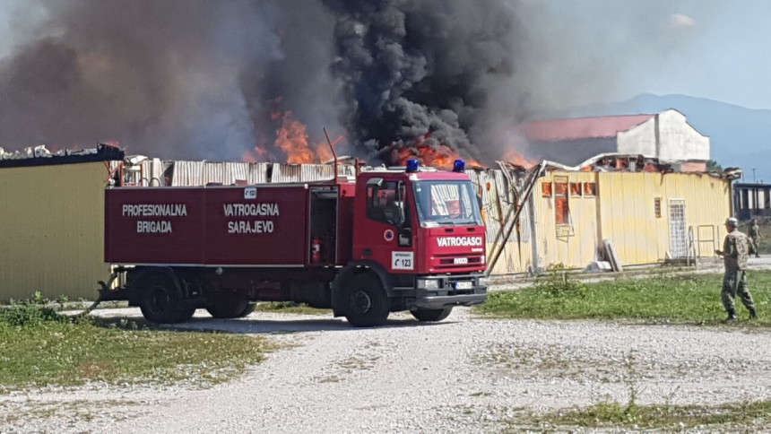 Požar kod kasarne Rajlovac stavljen pod kontrolu