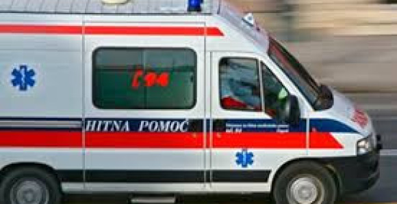 Automobil prešao preko vozača dok ga je popravljao