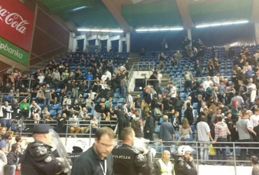Grobari se potukli zbog minuta ćutanja
