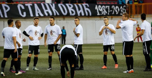Analiza: Za koga je pitanje - "ko je naredio nošenje majica"?!