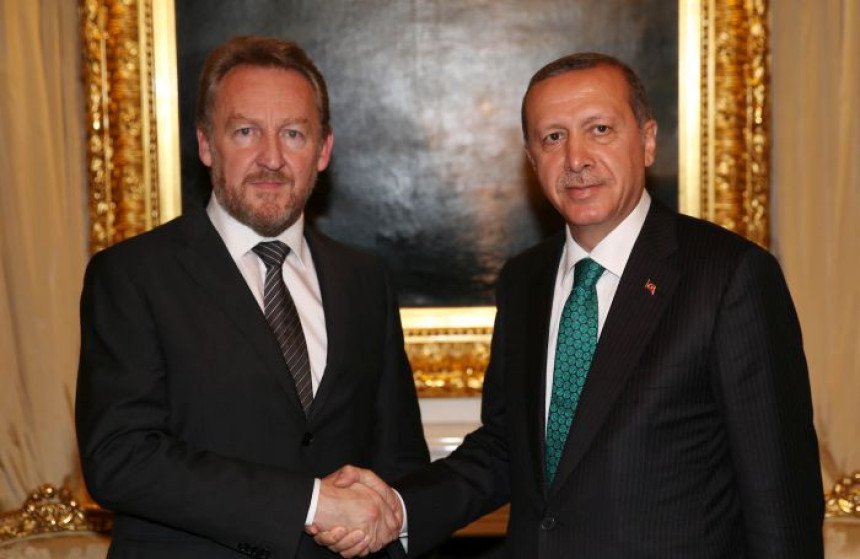 Erdogan održao lekciju Bakiru