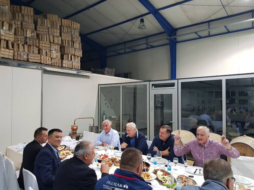 Dodik i Pavić u veseloj atmosferi