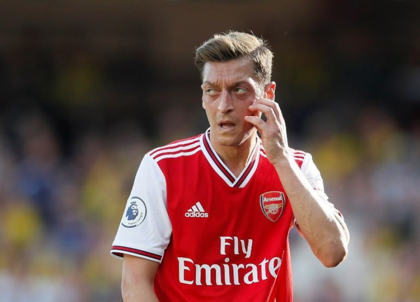 Ozil se inati: Ne idem ja nigdje!