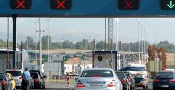 Carinici pronašli migrante među smrznutim voćem