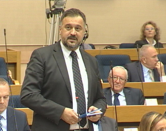 Kakvo zaduženje je dobio Dodik od Kluba SNSD-a?