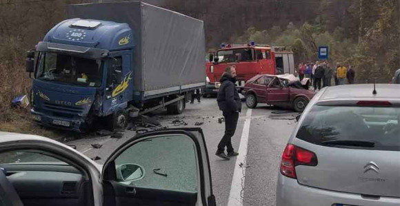 Stravičan epilog: Poginulo dvoje