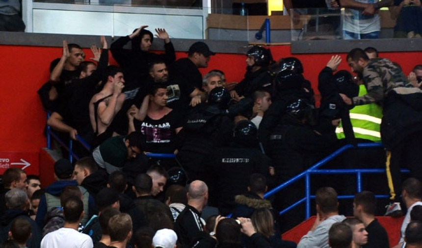 Brutalna tuča na vječitom derbiju u "Štark areni"