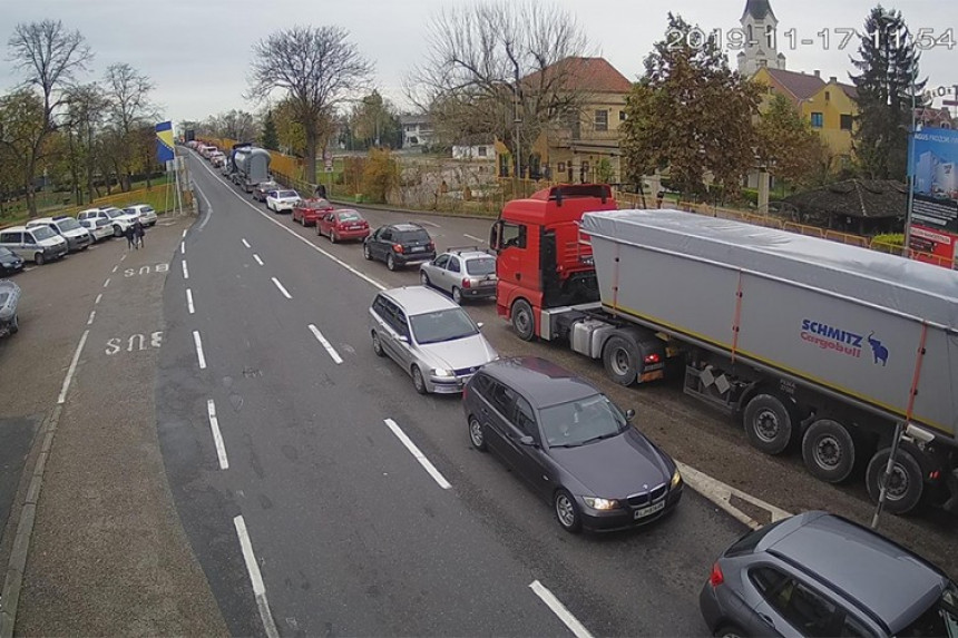 Veće gužve na prelazima prema Hrvatskoj