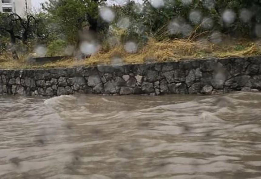 Kod Splita palo 200 litara kiše za sat vremena
