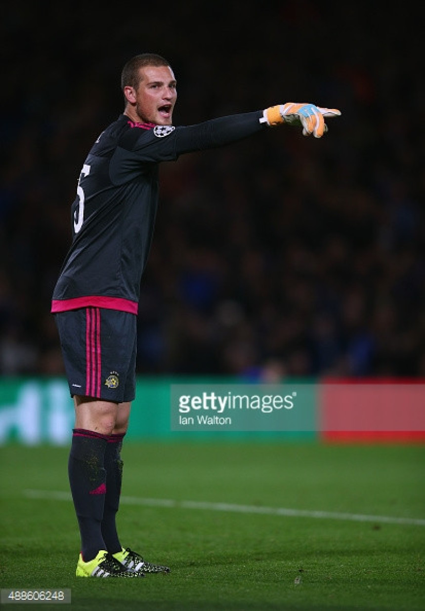 Челси прати Рајковића!