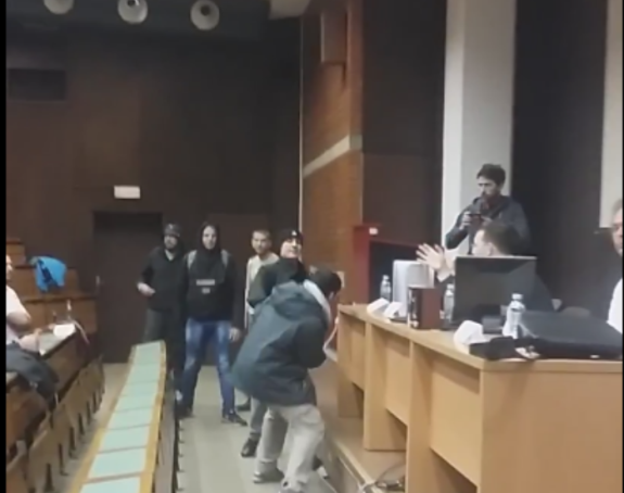 Incident na fakultetu, vikali "Hajl Hitler"
