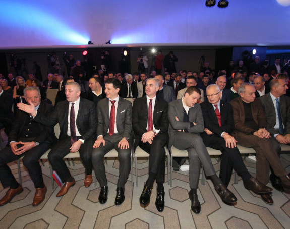 Sve pršti od ljubavi u srpskom fudbalu!!!