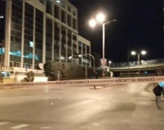Jaka eksplozija ispred grčke TV