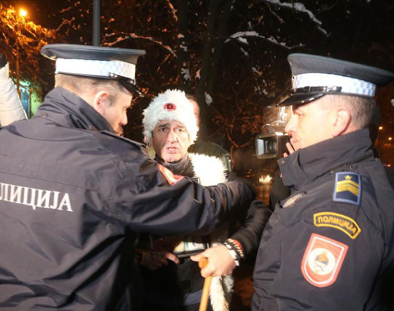 Davor pred NSRS: Lukač da izađe!