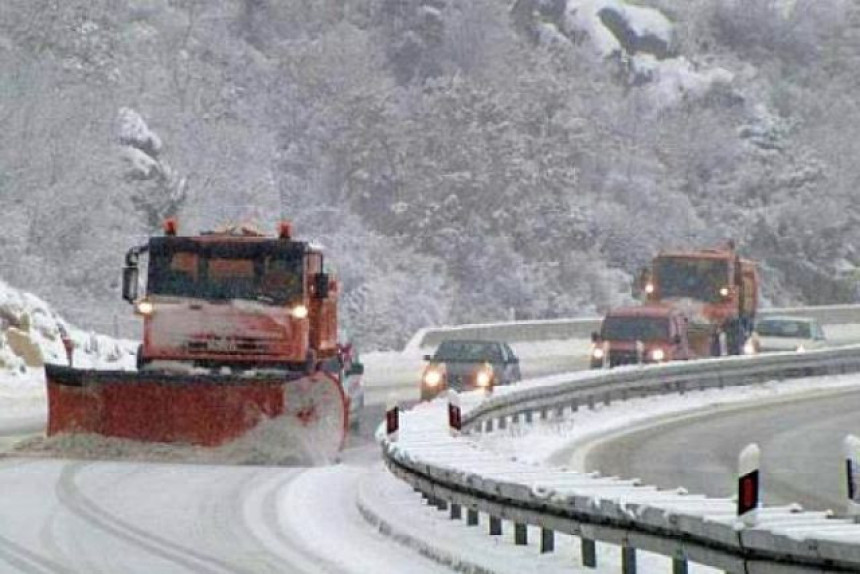 Saobraćaj na istoku otežan zbog snijega