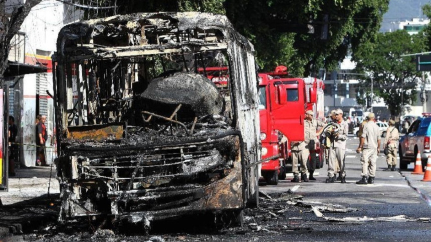 Izgorio autobus, 52 poginulih