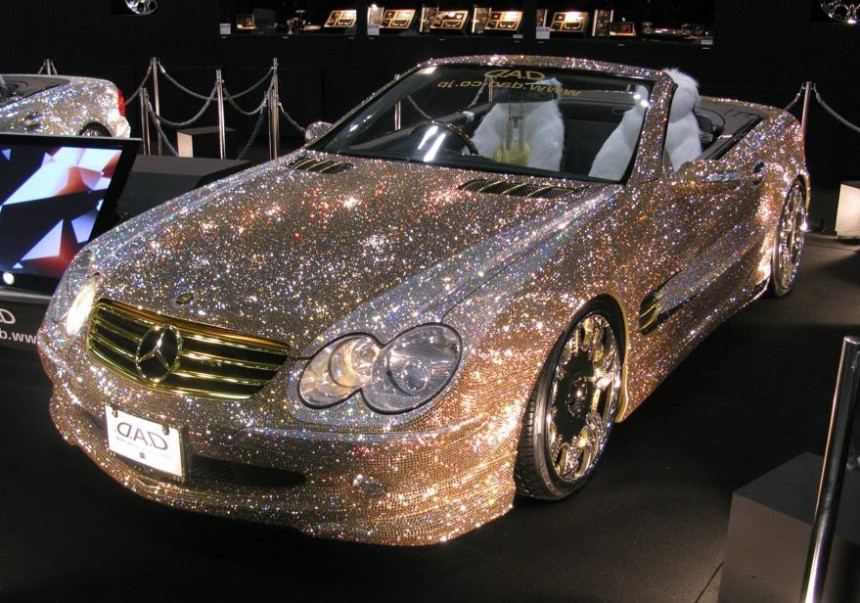 „Mercedes“ prekriven „Svarovski“ kristalima