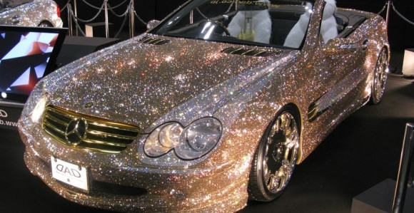 „Mercedes“ prekriven „Svarovski“ kristalima