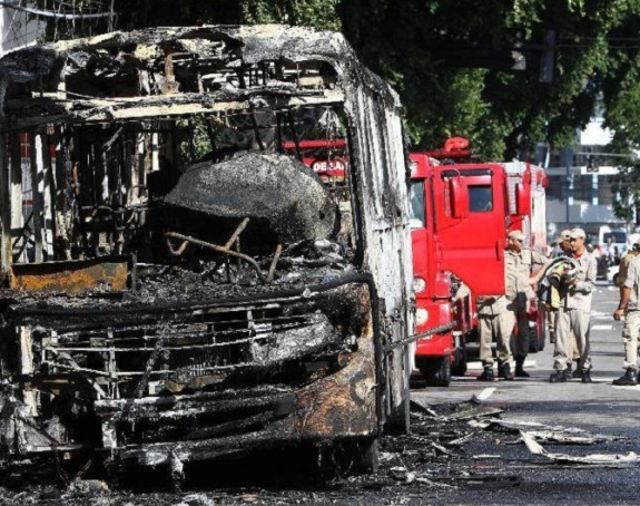 Izgorio autobus, 52 poginulih
