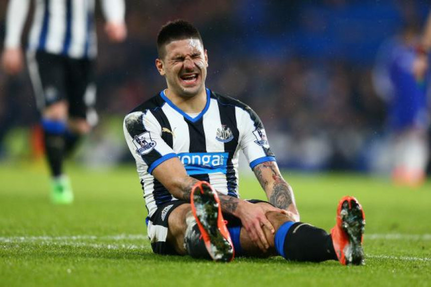 Mitrović povrijedio koleno! Pauzira nekoliko sedmica!