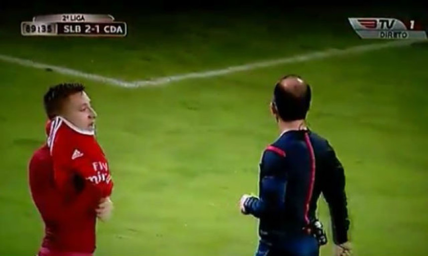 Video: Šaponjić krupnim koracima gazi ka prvom timu Benfike!