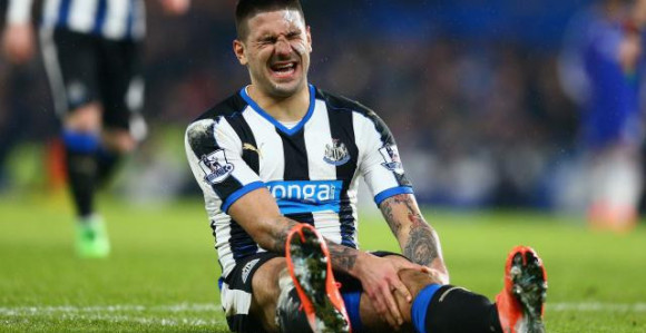 Mitrović povrijedio koleno! Pauzira nekoliko sedmica!