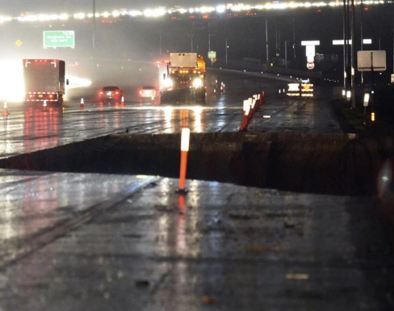 Калифорнија: Потоп, рупа гута возила