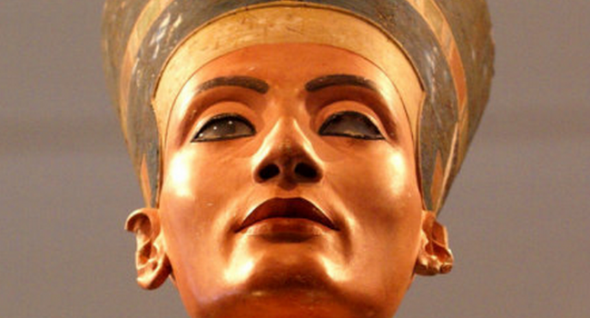 Нова теорија о краљици Нефертити