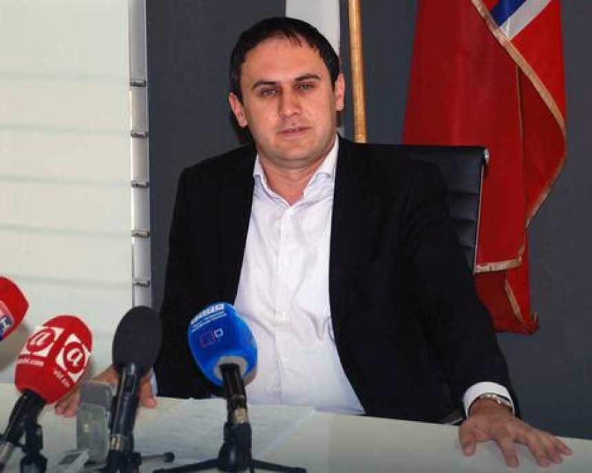 Dodik se poigrava sa narodom 