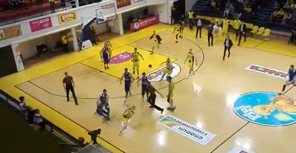 Video - Incident u Splitu: Velika tuča, igralo se 4 na 4!