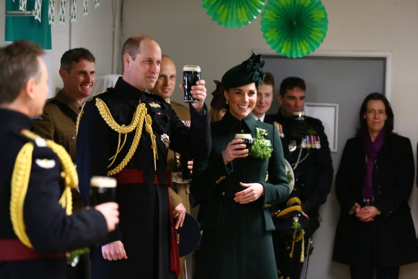 Princ Vilijam i Kejt na paradi irske garde