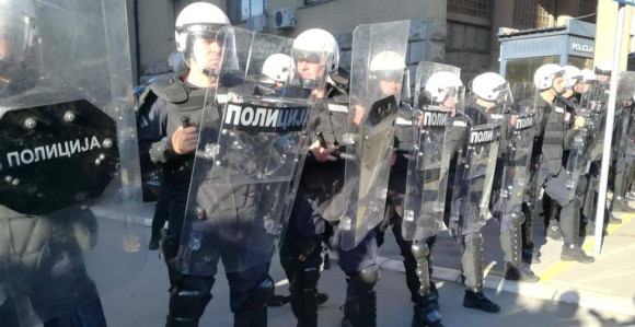Privedeno 18 lica tokom protesta