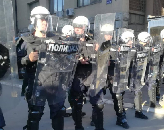 Privedeno 18 lica tokom protesta