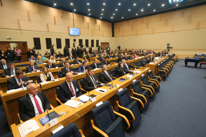 Parlament Srpske: Uvrede, optužbe...