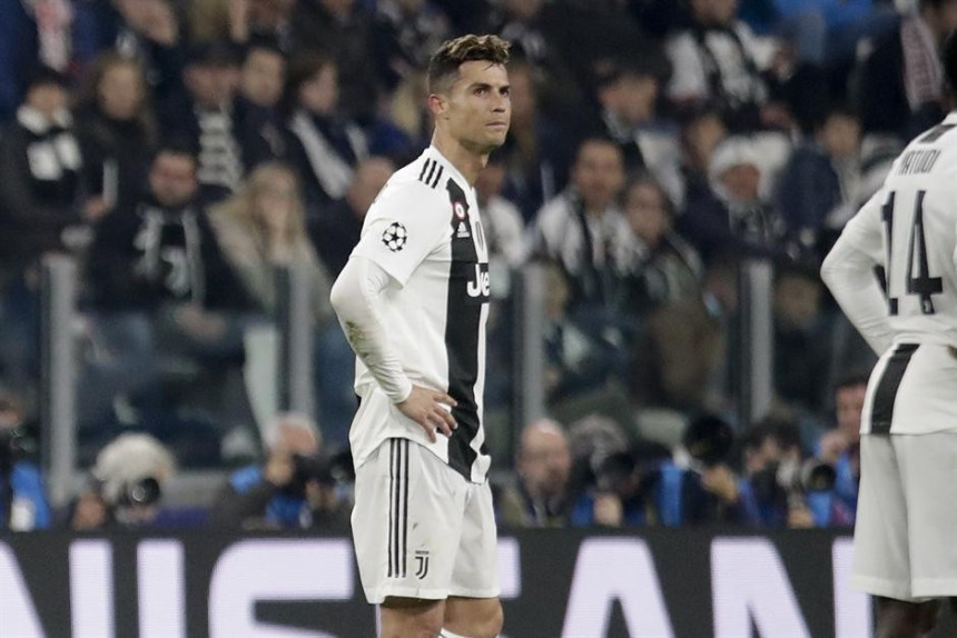 Ronaldo iznerviran zbog Ajaksa, već ide iz Juvea!