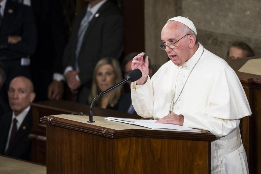 Papa: Muslimankama dati da nose hidžab