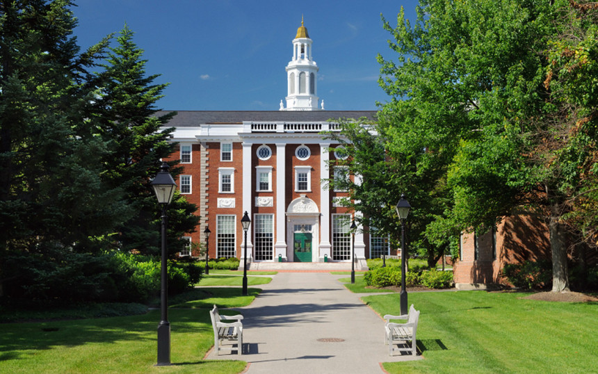 Харвард евакуисан због дојаве о бомби