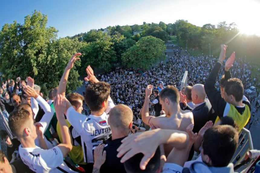 МУП неће Гробаре на улици, Партизан тражи пехар!