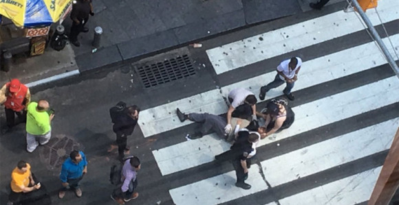 Vozilom uletio među pješake